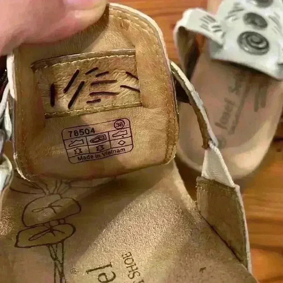 Josef Seibel The European Comfort Shoe grey Sandals with Silver Buttons size 38 - Picture 3 of 9